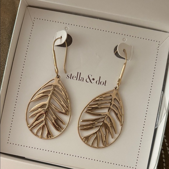 Stella & Dot Goldtone Earrings  - 
NWT NIP - Picture 3 of 8
